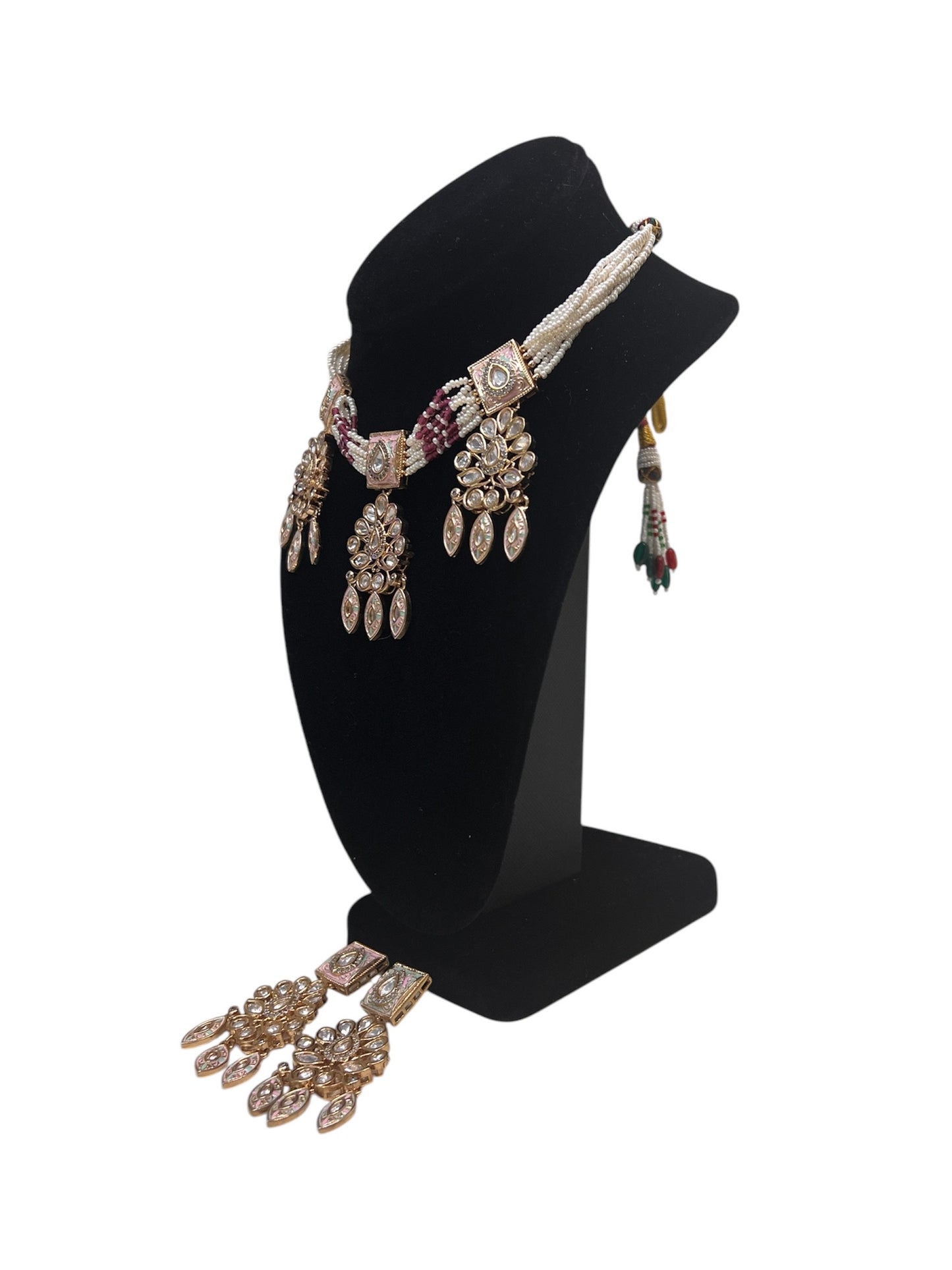 Elegant and stylish necklace set