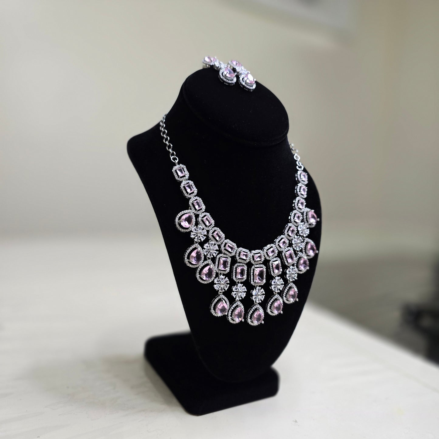 Elegant and stylish pink stone necklace set with earrings