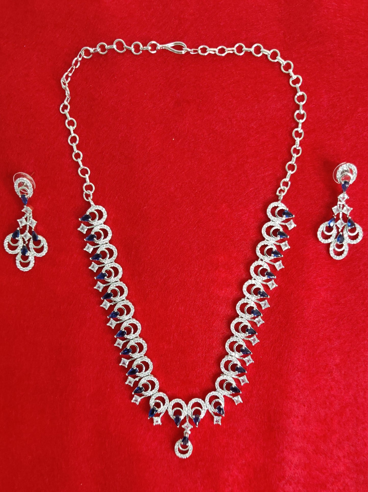 Elegant and stylish necklace with earrings