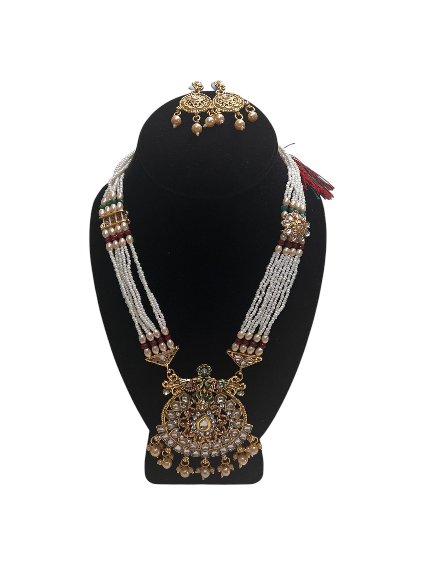 Elegant and stylish necklace set