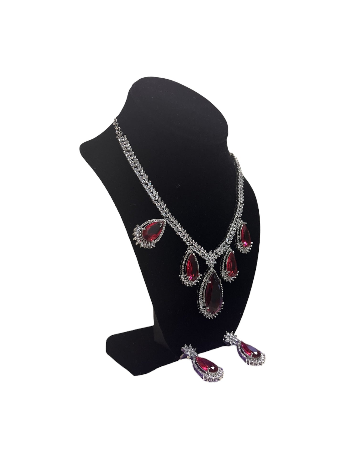 Elegant and stylish necklace set