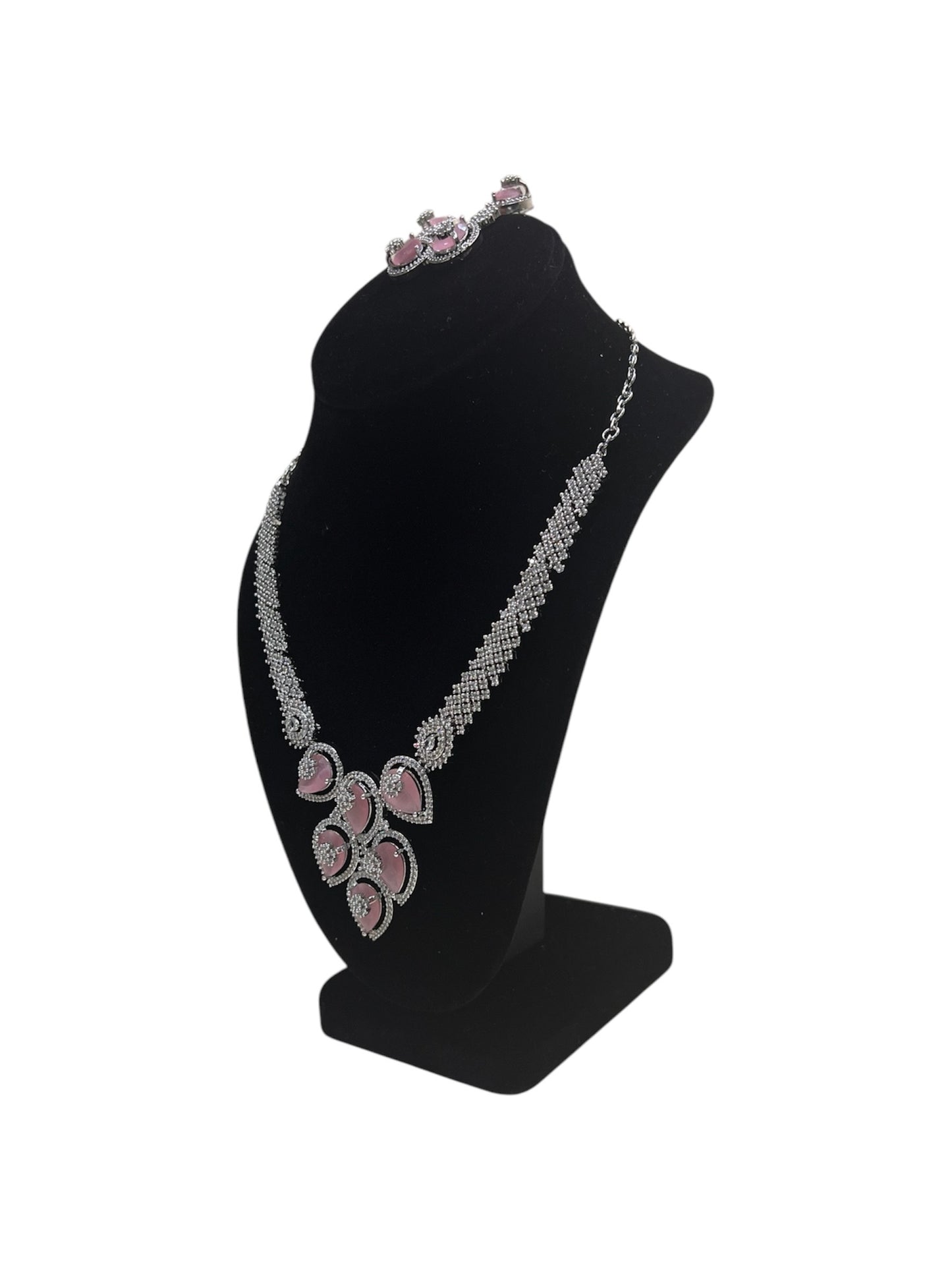 Elegant and stylish necklace set