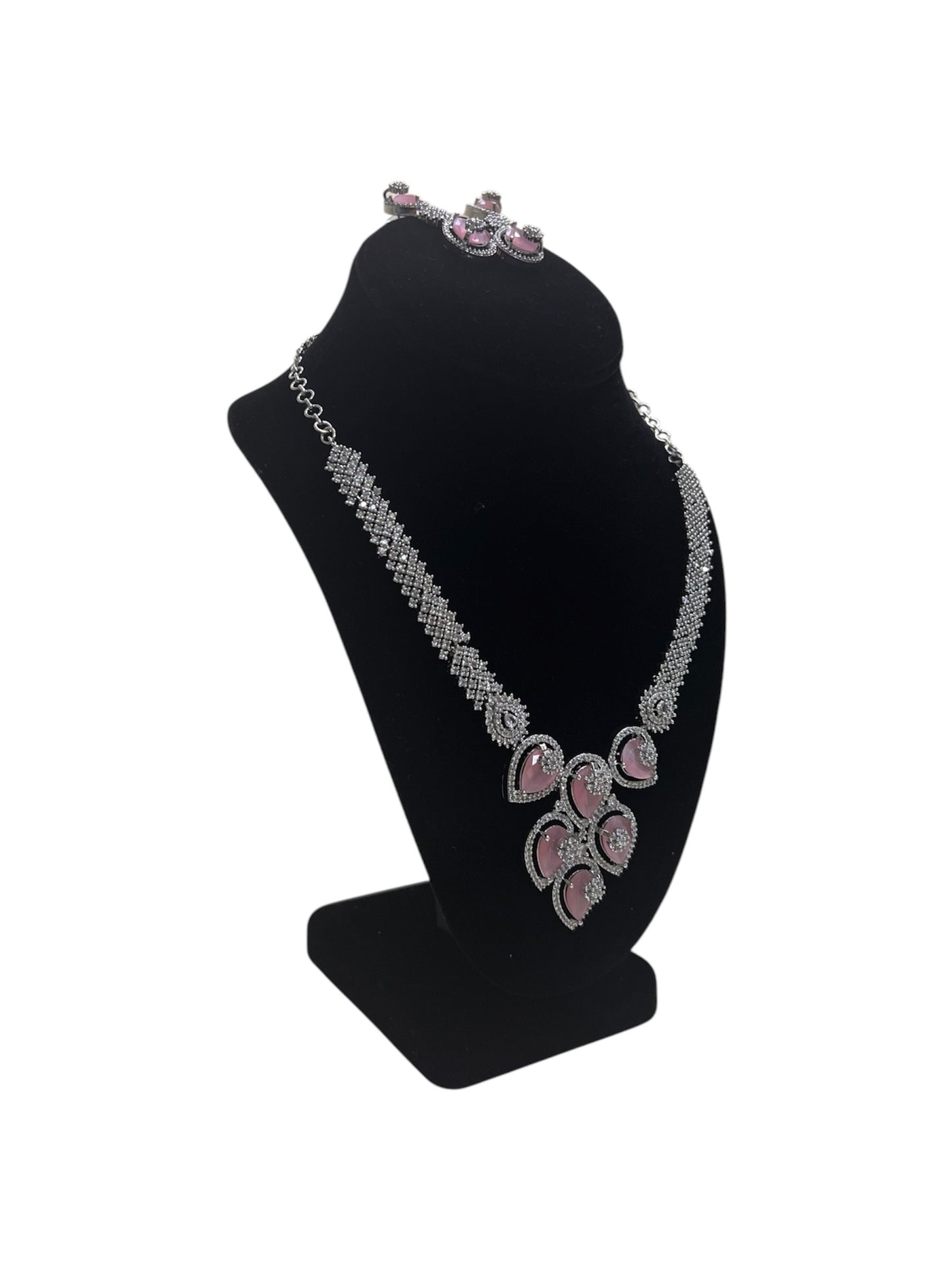 Elegant and stylish necklace set