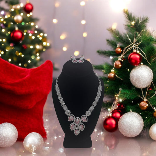 Elegant and stylish necklace set