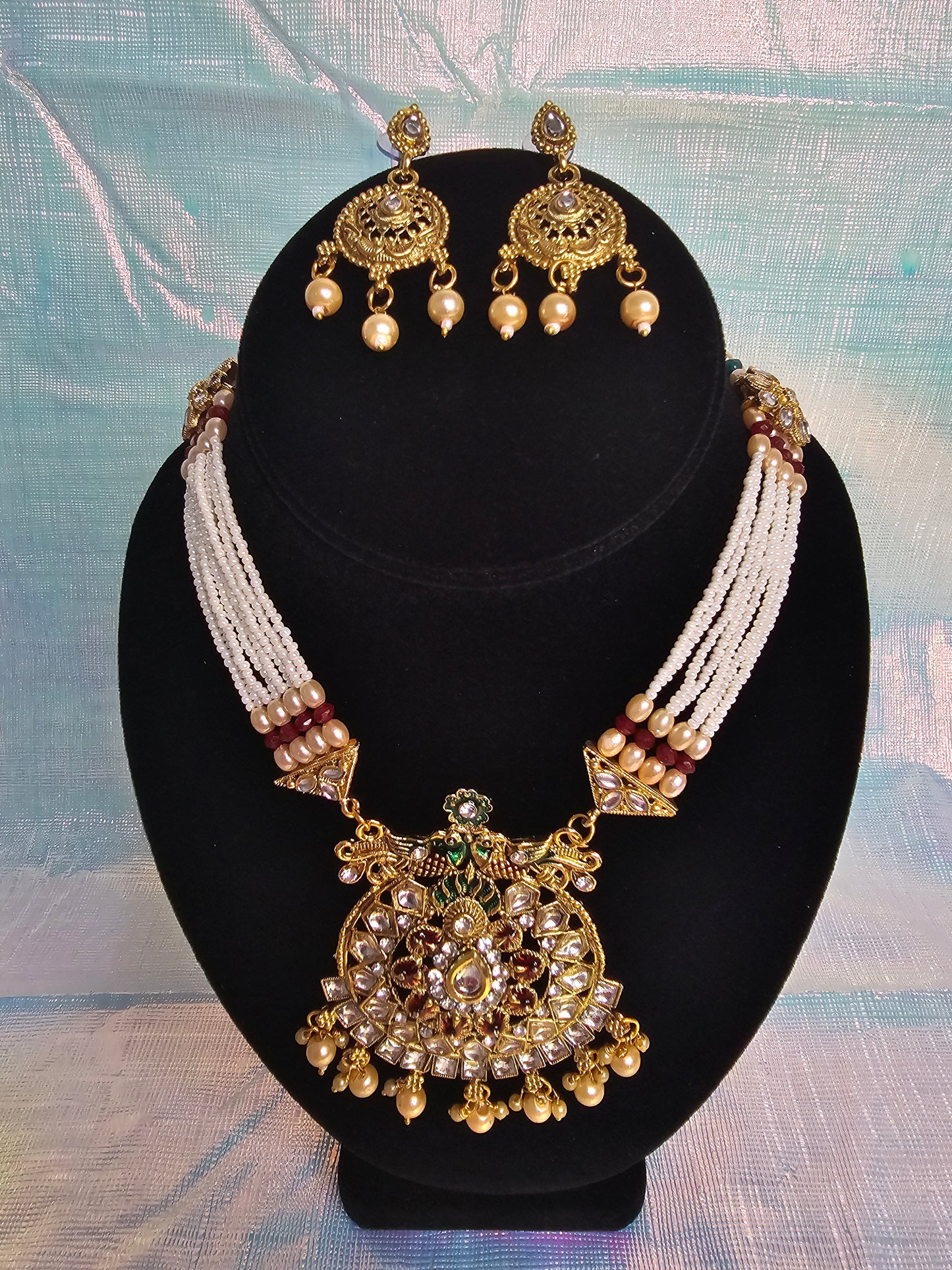 Elegant and stylish necklace with earrings