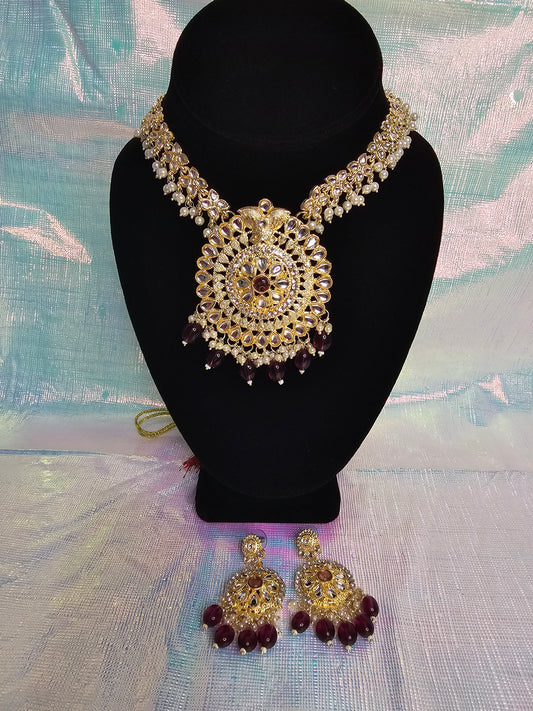 Elegant and stylish necklace with earrings