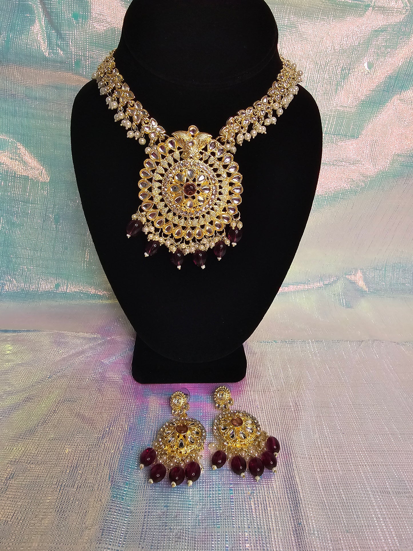 Elegant and stylish necklace with earrings