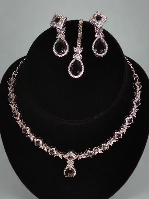 Elegant and stylish necklace with earrings