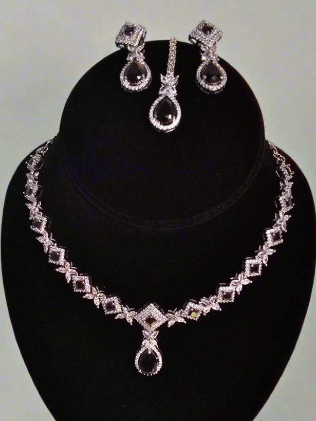 Elegant and stylish necklace with earrings