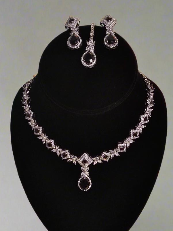 Elegant and stylish necklace with earrings