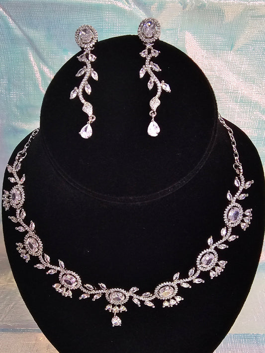 Elegant and stylish necklace with earrings