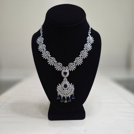 Elegant and stylish necklace set with earrings