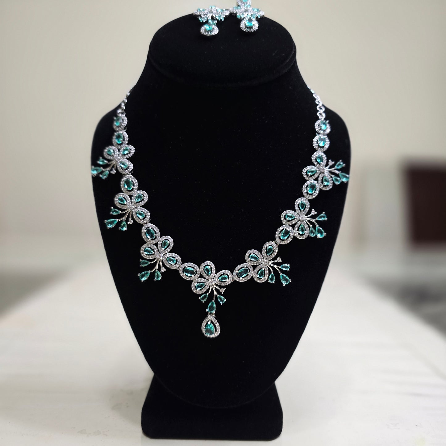 Elegant and stylish green crystal studded necklace set