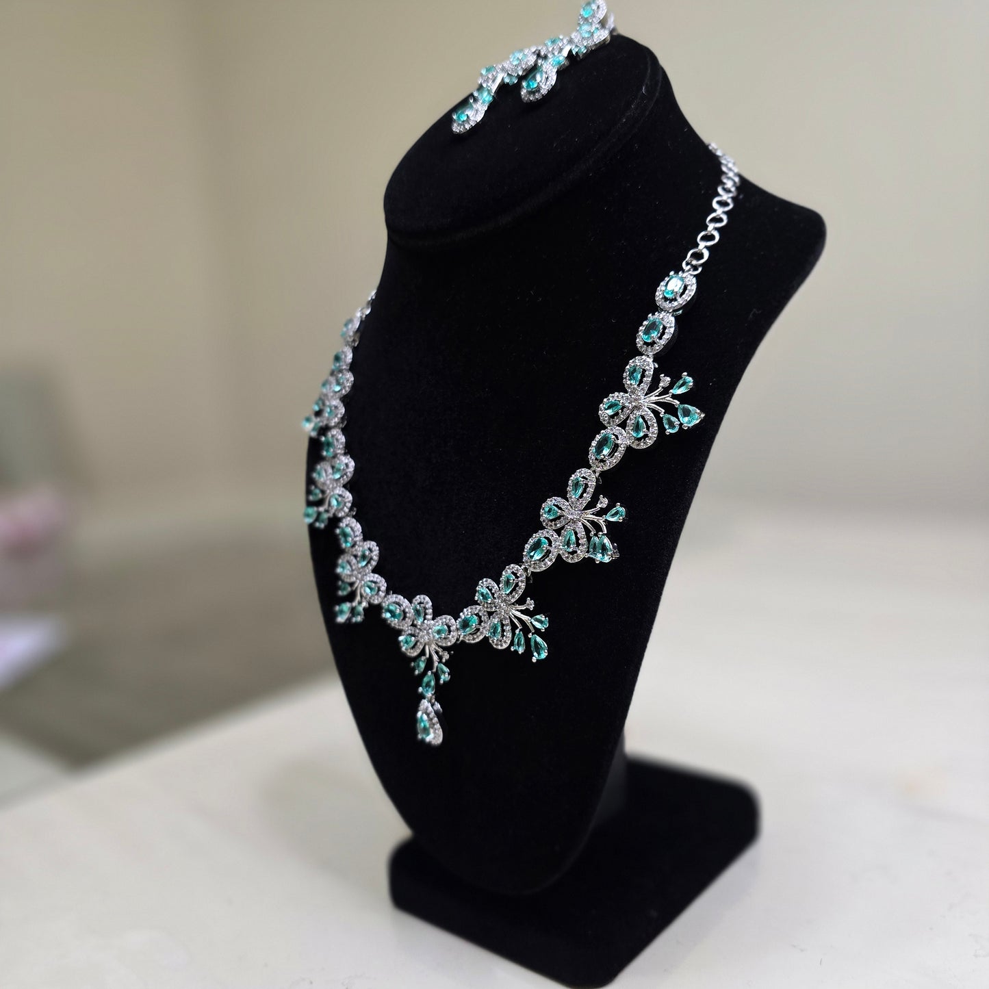 Elegant and stylish green crystal studded necklace set