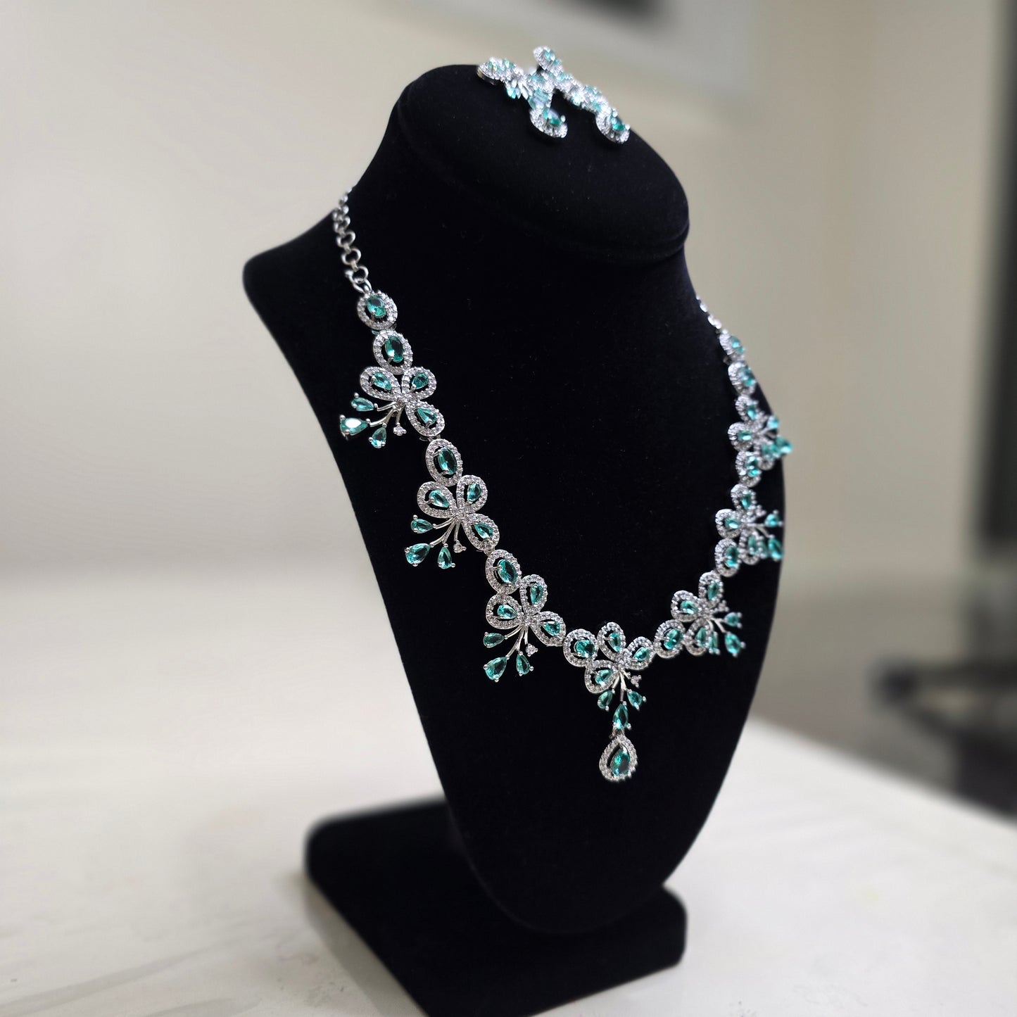 Elegant and stylish green crystal studded necklace set