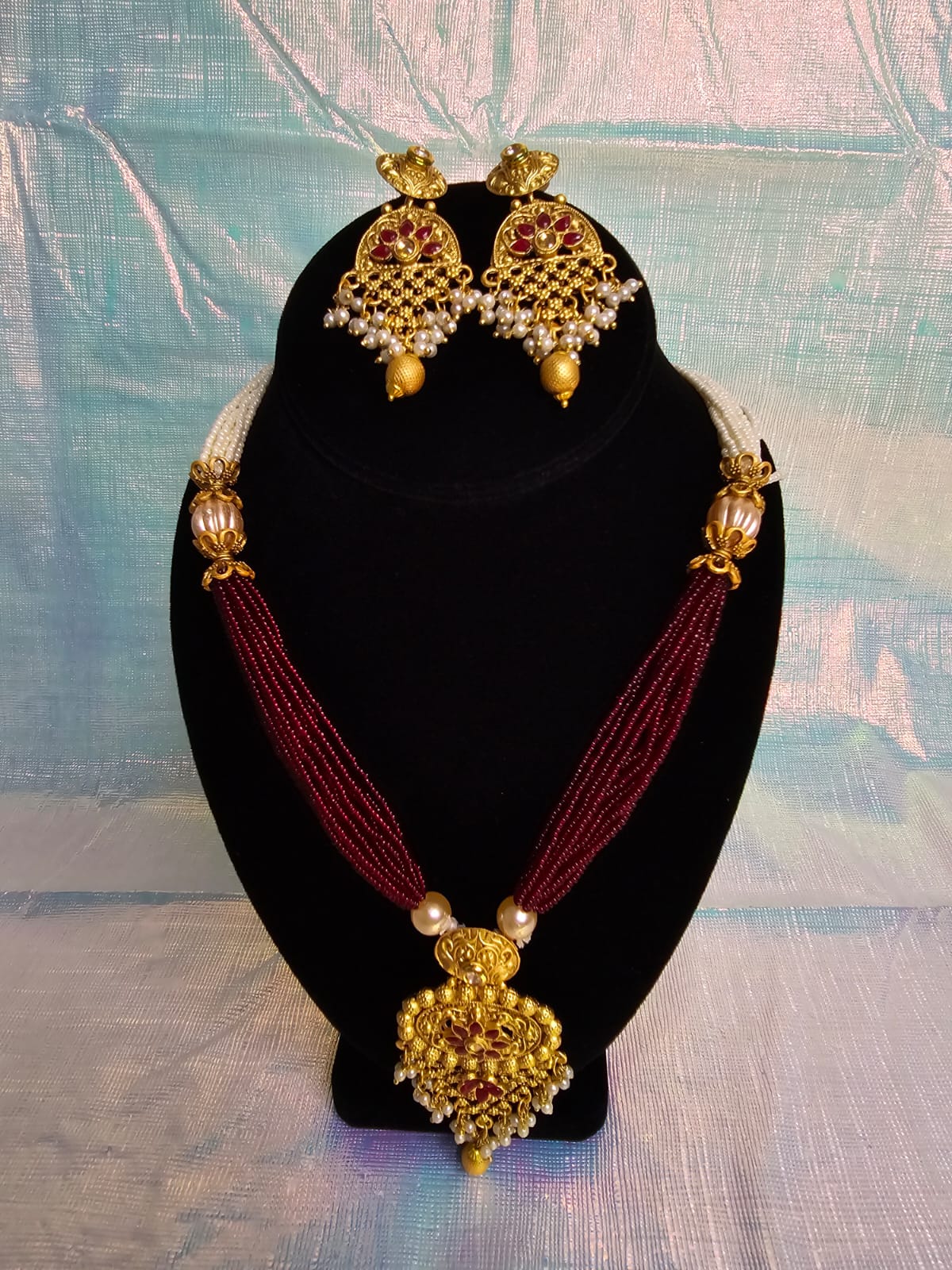 Elegant and stylish necklace with earrings