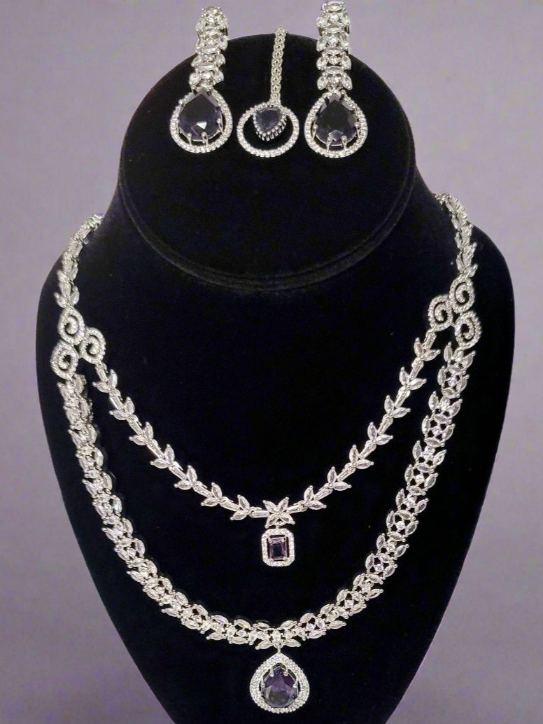 Elegant and stylish necklace with earrings