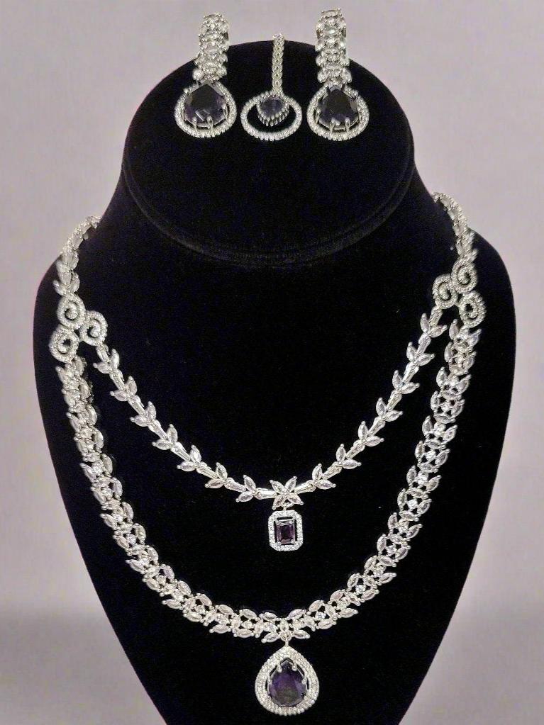 Elegant and stylish necklace with earrings