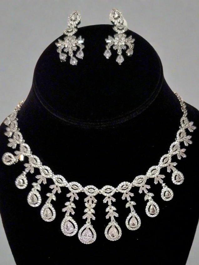 Elegant and stylish necklace with earrings