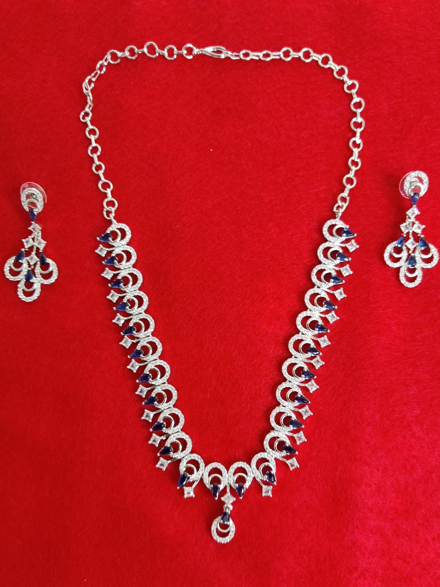 Elegant and stylish necklace with earrings