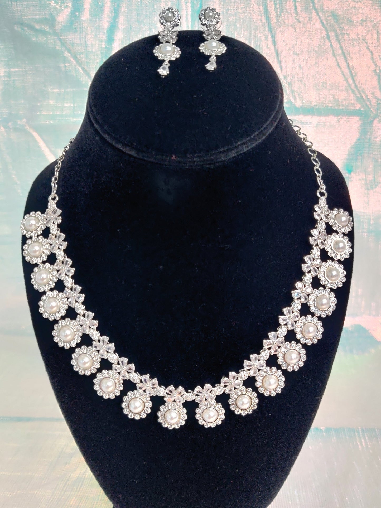 Elegant and stylish necklace with earrings