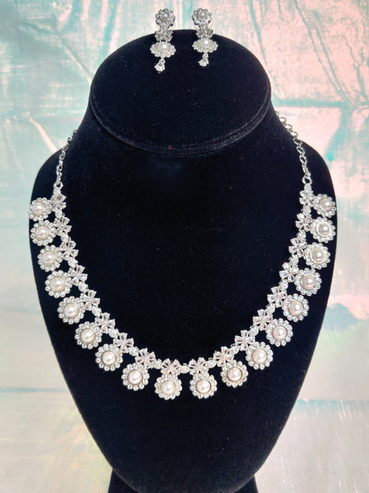 Elegant and stylish necklace with earrings