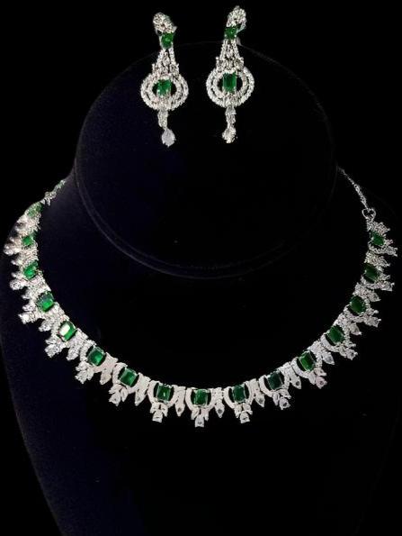 Elegant and stylish necklace with earrings