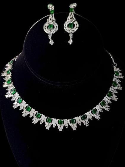 Elegant and stylish necklace with earrings