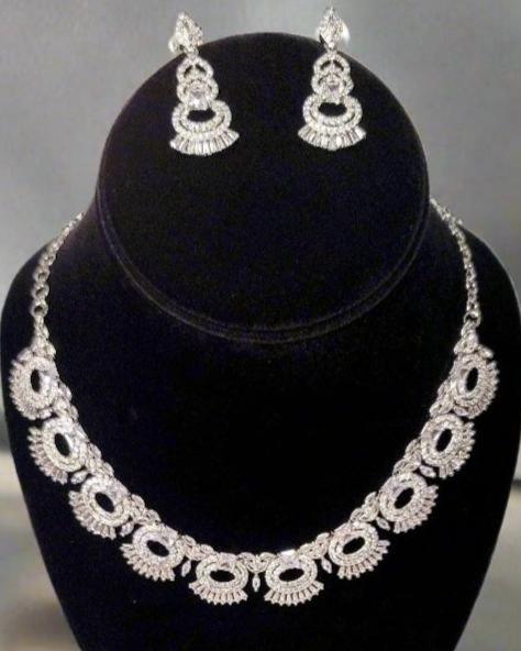 Elegant and stylish necklace with earrings