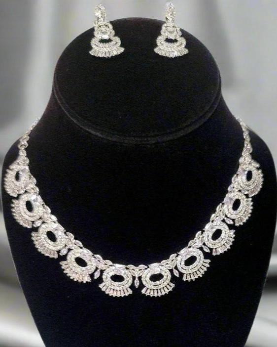 Elegant and stylish necklace with earrings