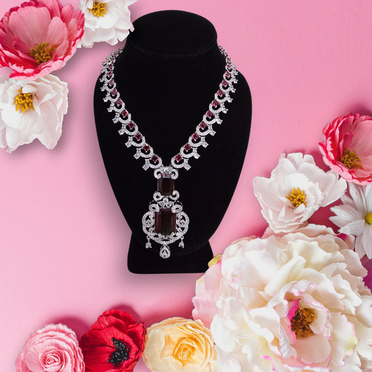 Elegant and stylish necklace set