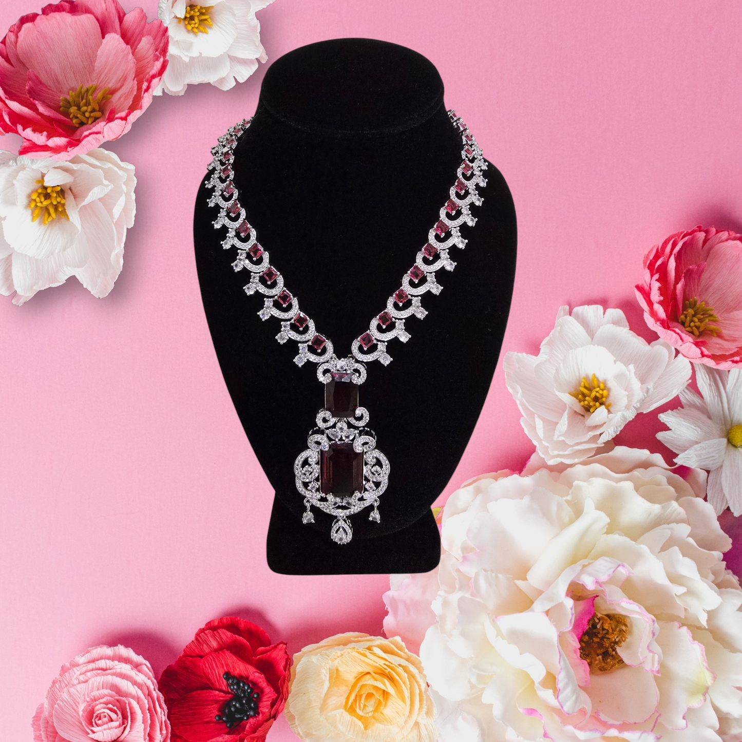 Elegant and stylish necklace set