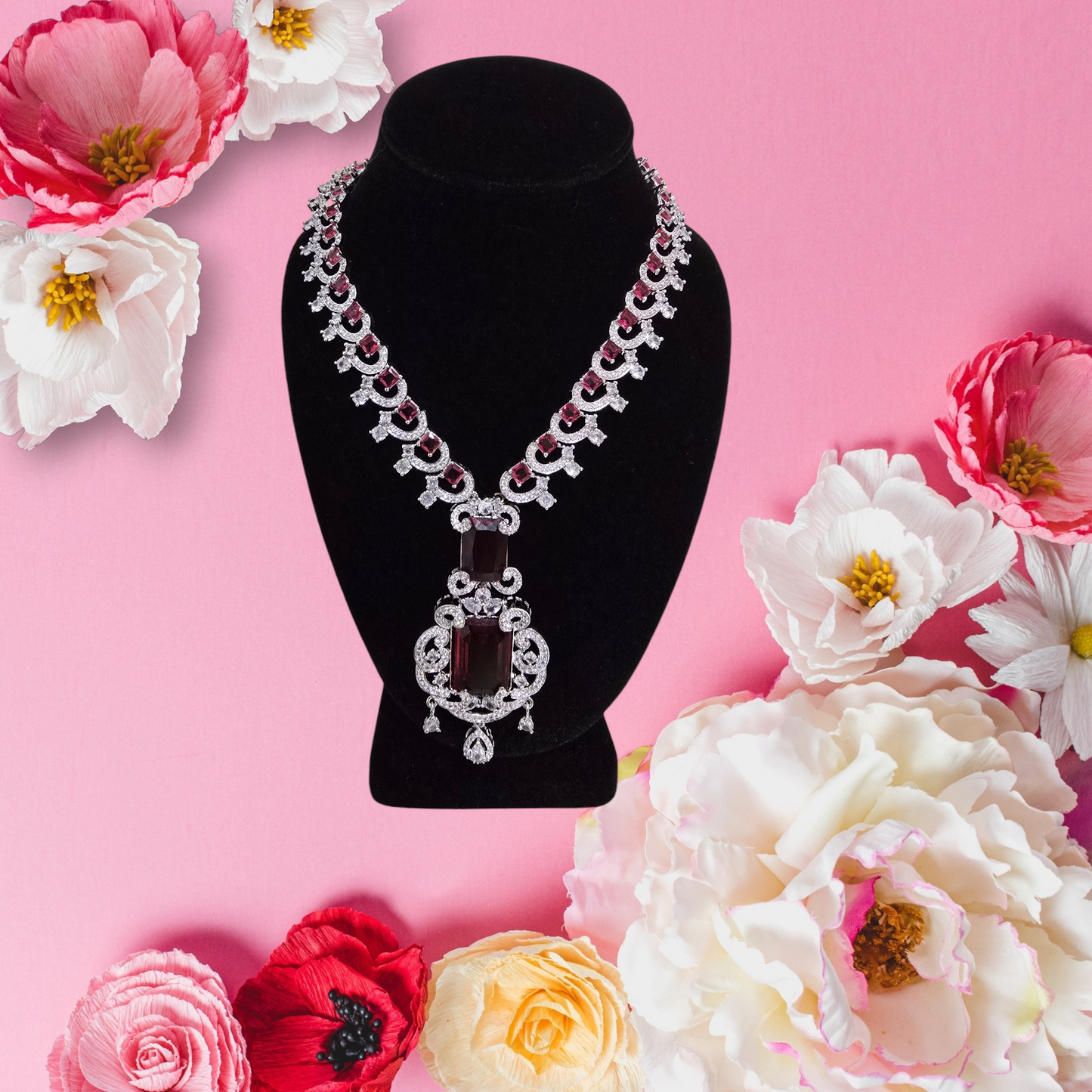 Elegant and stylish necklace set